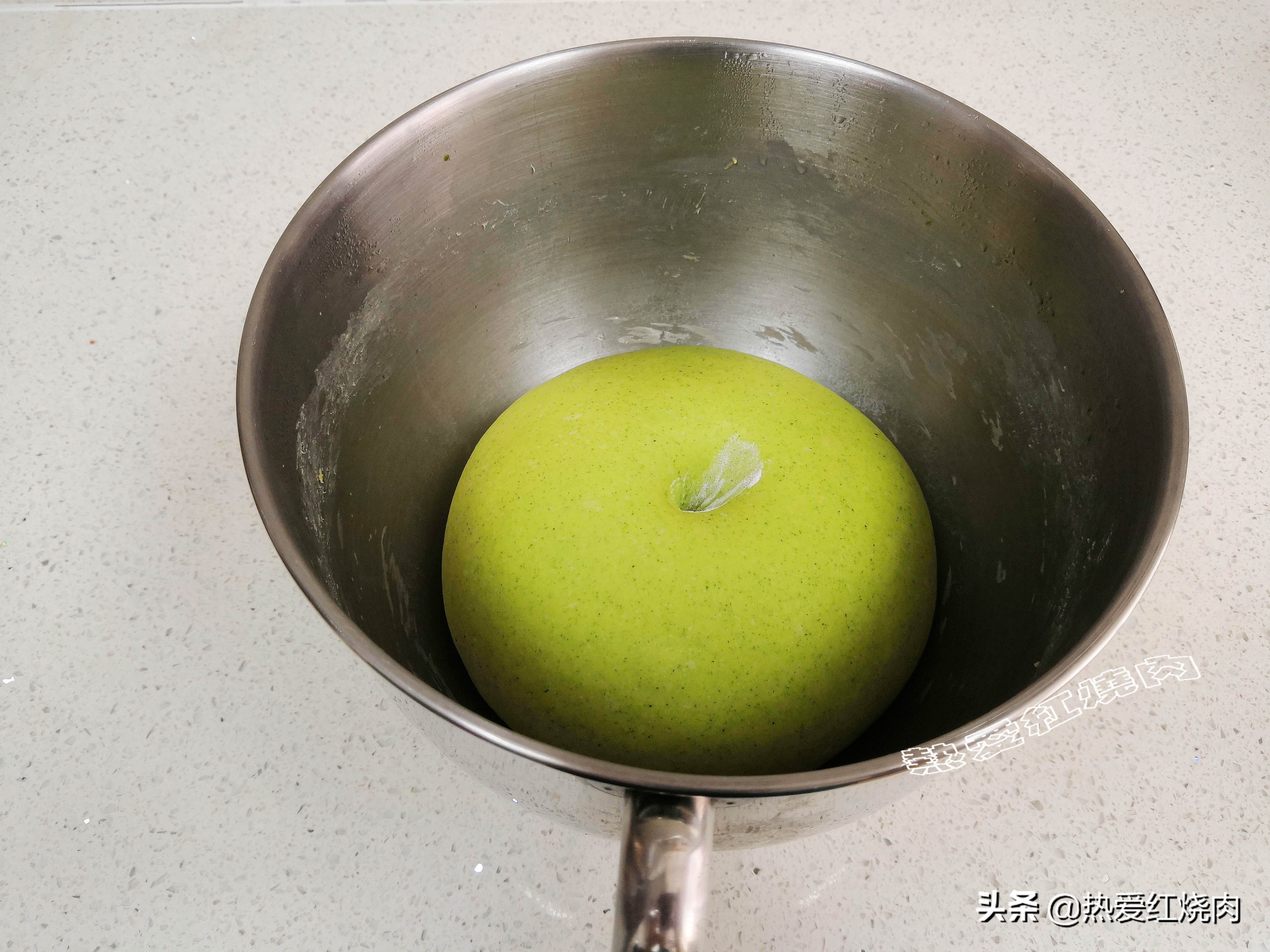 这款面包样式很独特十分松软美味,变色龙夹心面包