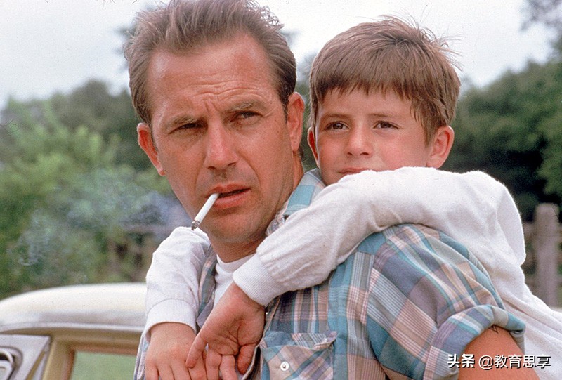 《完美的世界》：父母的爱是无私，而孩子对父母的爱是天真单纯