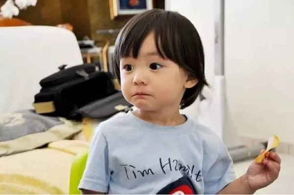 三岁宝宝太好动不听话,宝宝三岁了该不该教知识