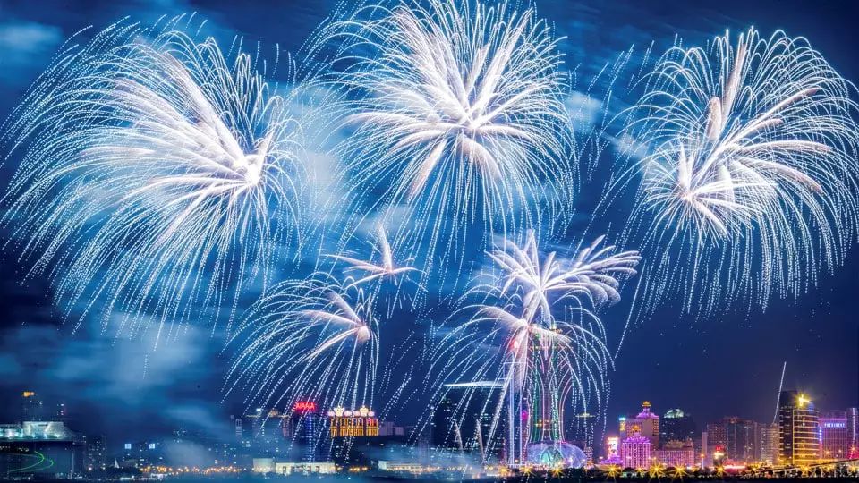 国庆去澳门有什么玩？带娃赏烟火看花灯，享全球最大喜来登酒店