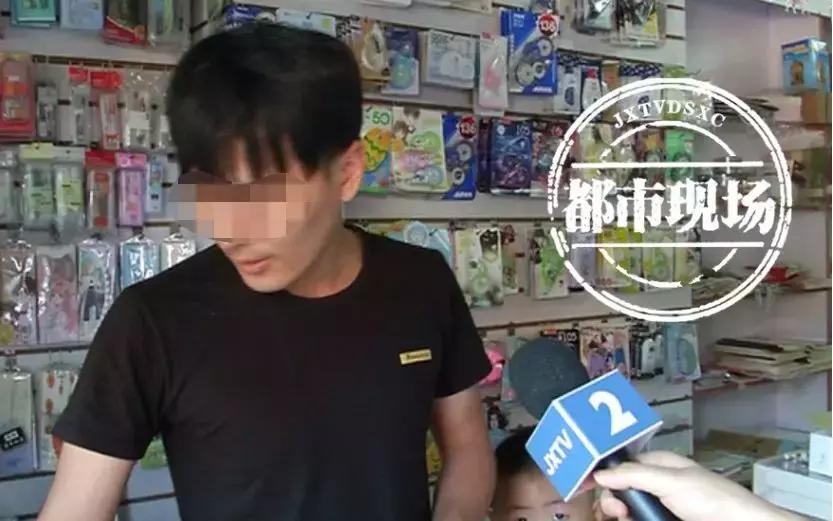 男孩进教室发现不对劲 (男孩一进教室发现不对劲)
