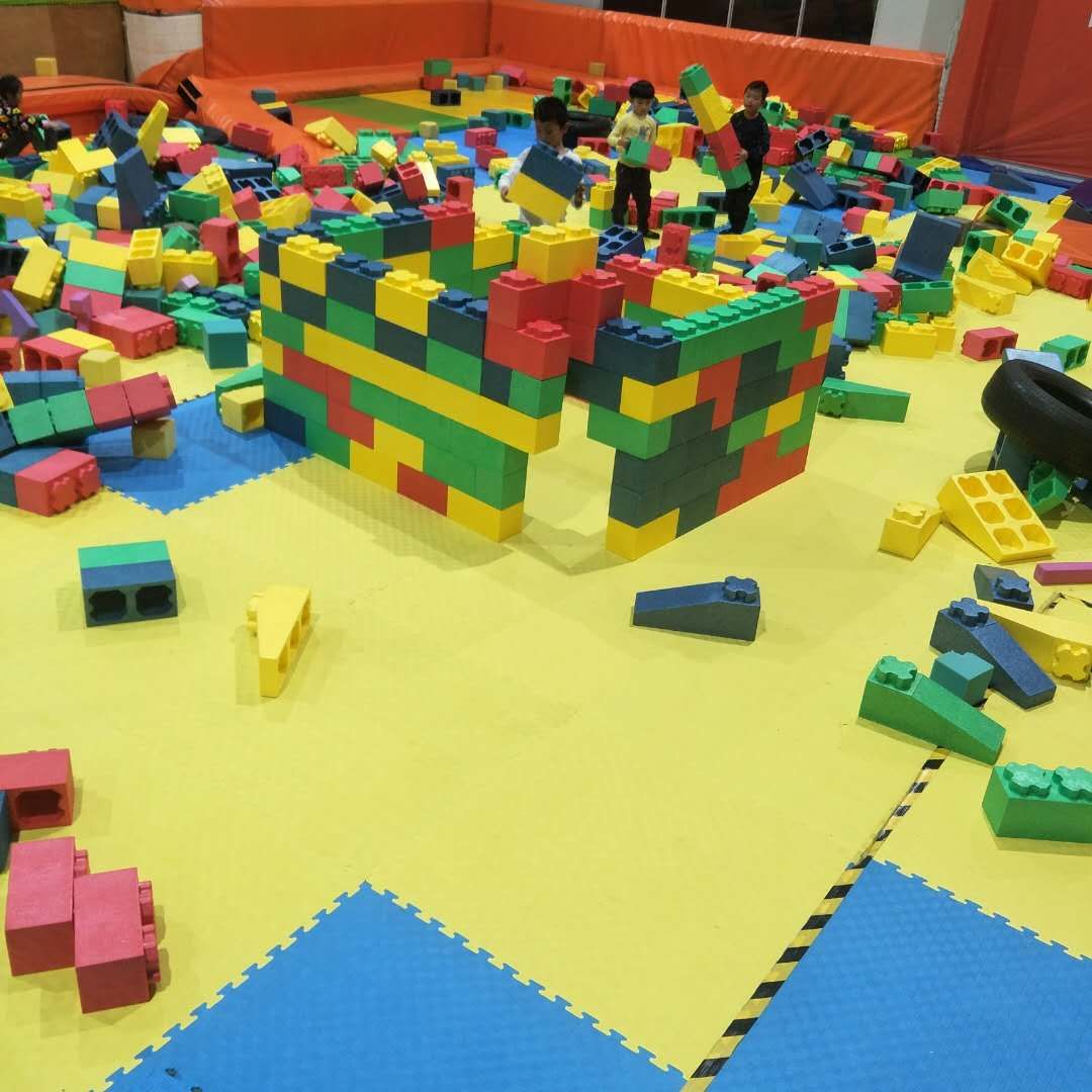 蹦床主题游乐场360度旋转闯关,各种花式蹦床合集