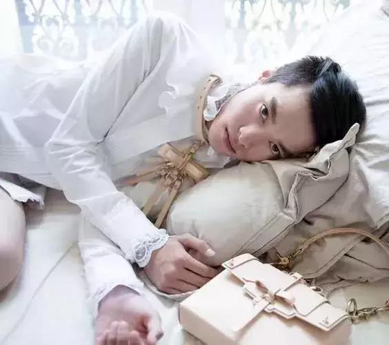 1000左右的包包品牌推荐,1000块钱能买什么大牌的包