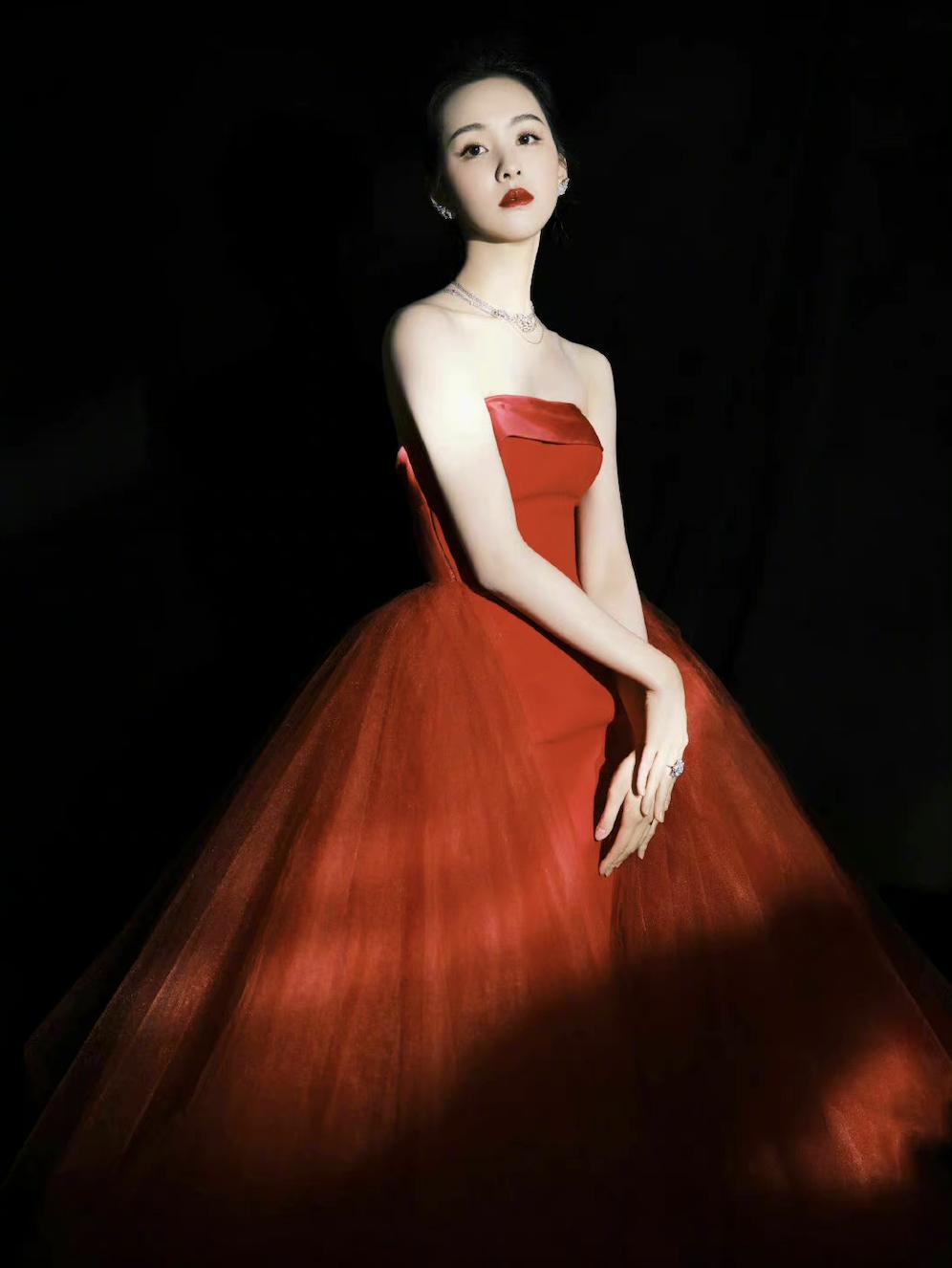 巩皇霸气红毯造型,巩皇红毯气场