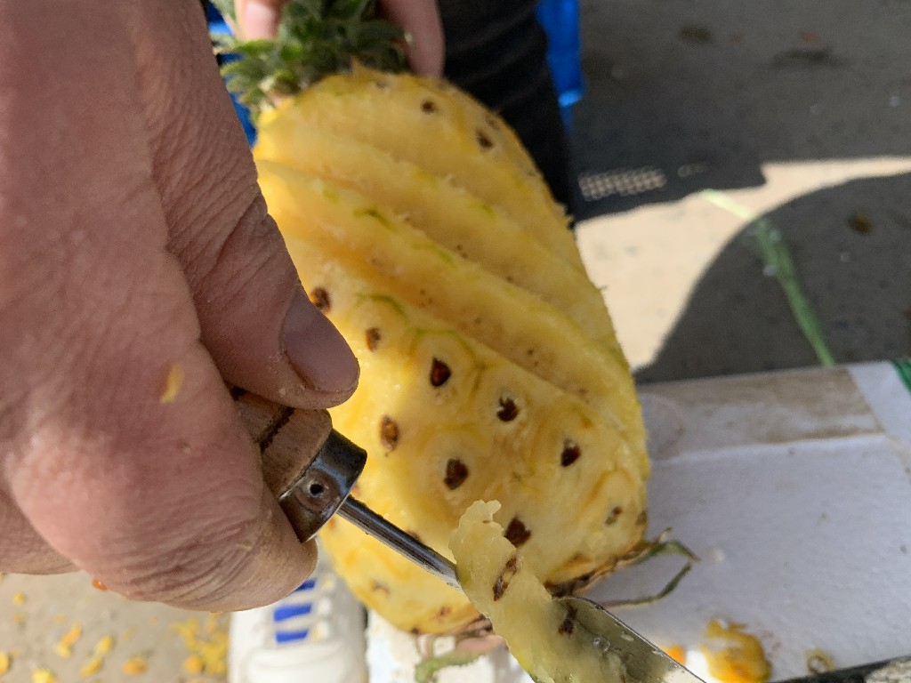 买菠萝最好的方法图解,买菠萝的4个技巧是什么