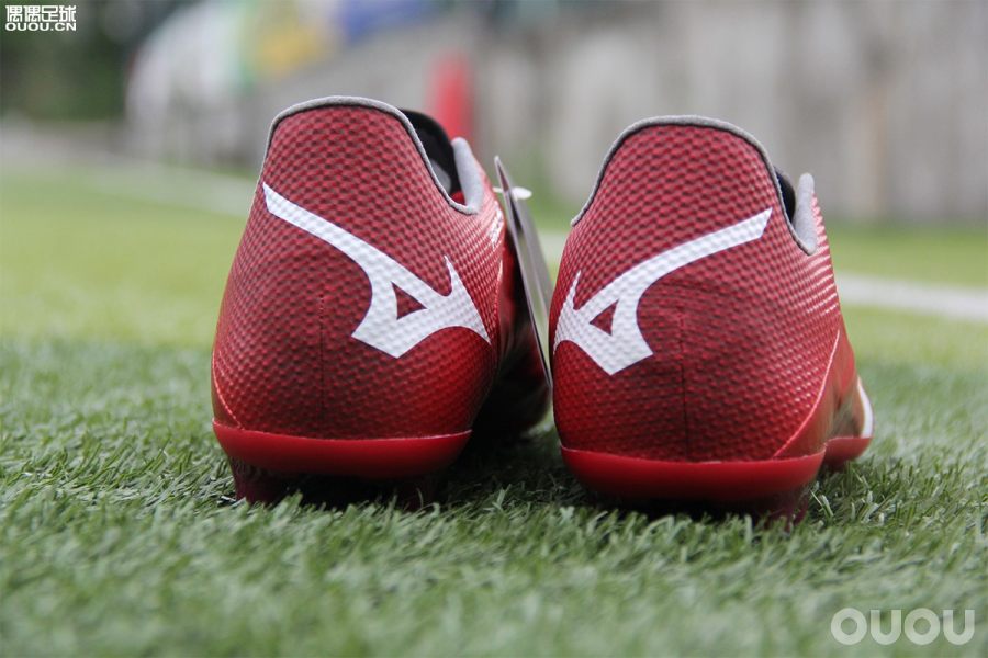 日产足球鞋测评,足球鞋实战测评nike暗煞