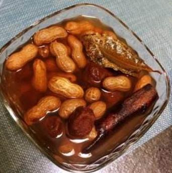 煮花生只放盐,用干花生煮花生的方法