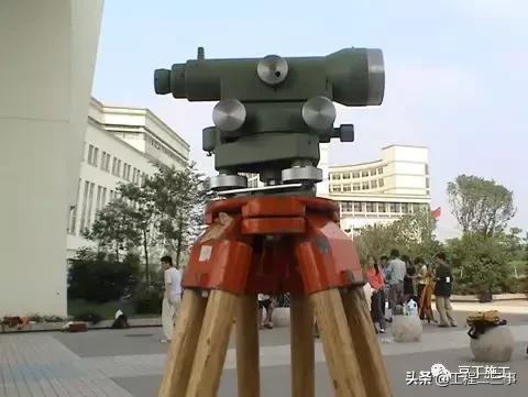 激光垂准仪和经纬仪怎么调平,经纬仪水准仪分类记忆方法