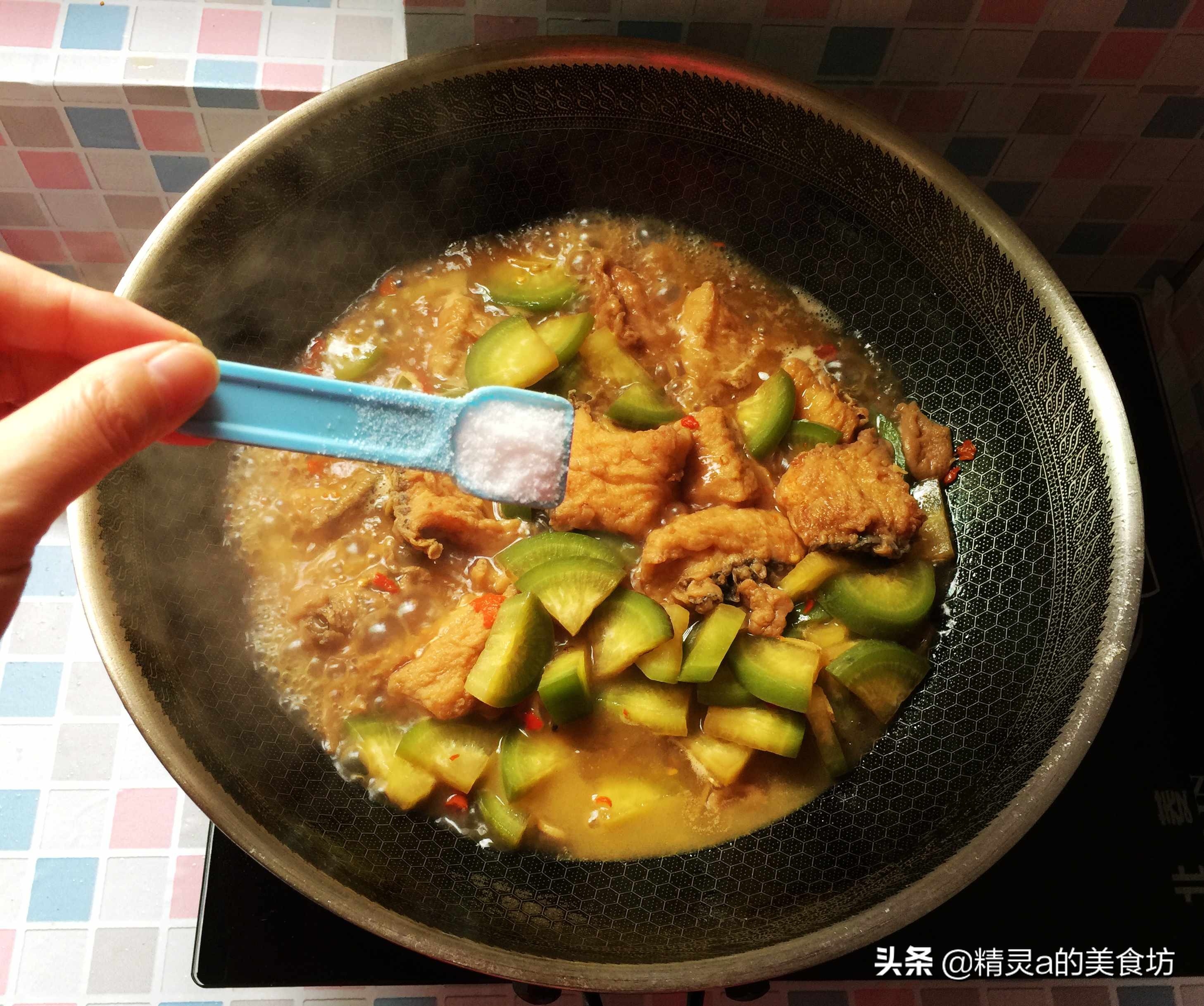 换个方法吃草鱼，配它一起炖，营养美味，一周做三回，餐餐一扫光