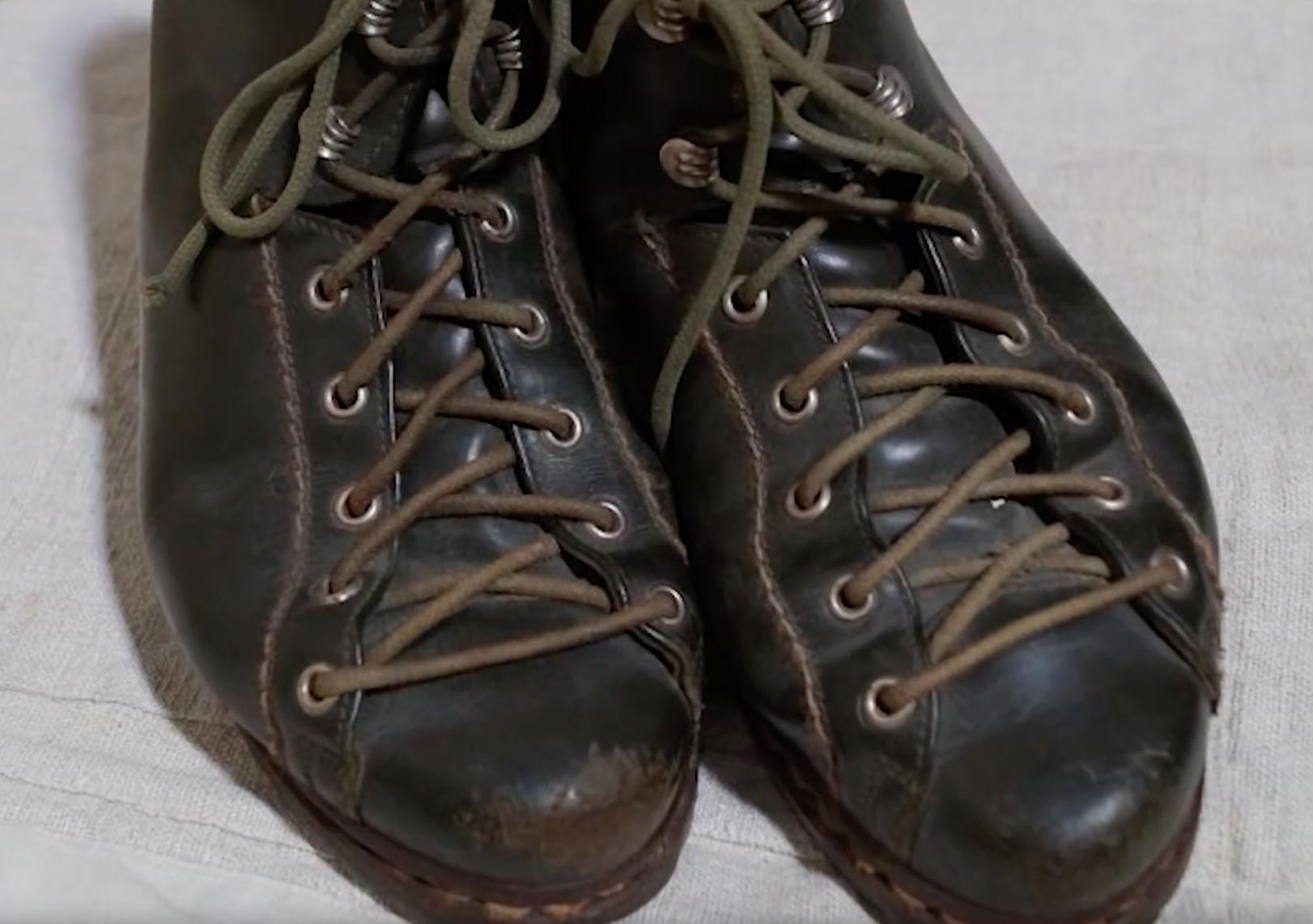 有关马丁靴的穿搭,经典白色马丁靴穿搭