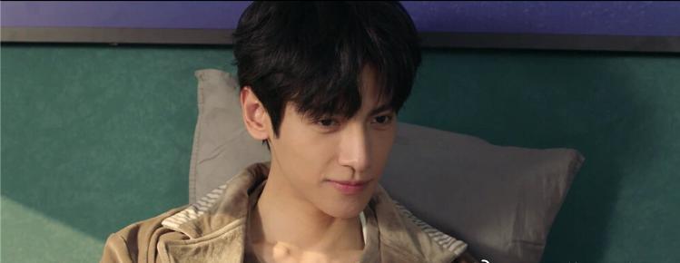 《半糖》制作真壕气?名牌衣服包包扎堆,男二一块表就上百万