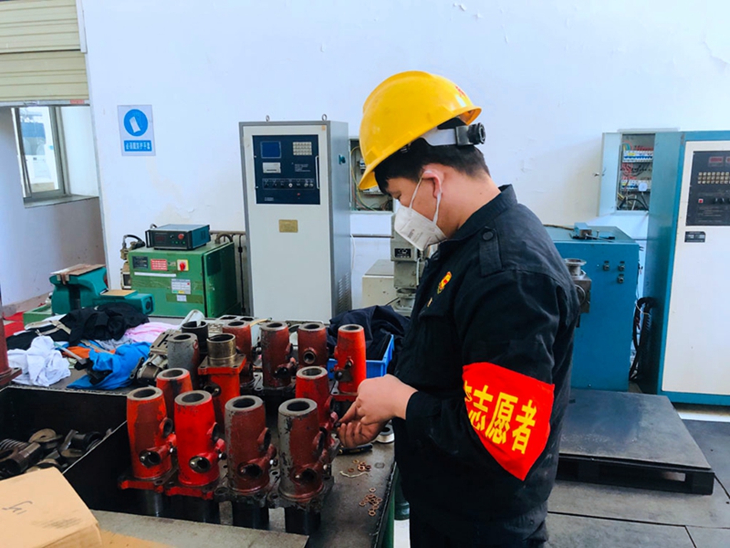 让团旗在一线飘扬,让红旗在心中飘扬打赢疫情攻坚战