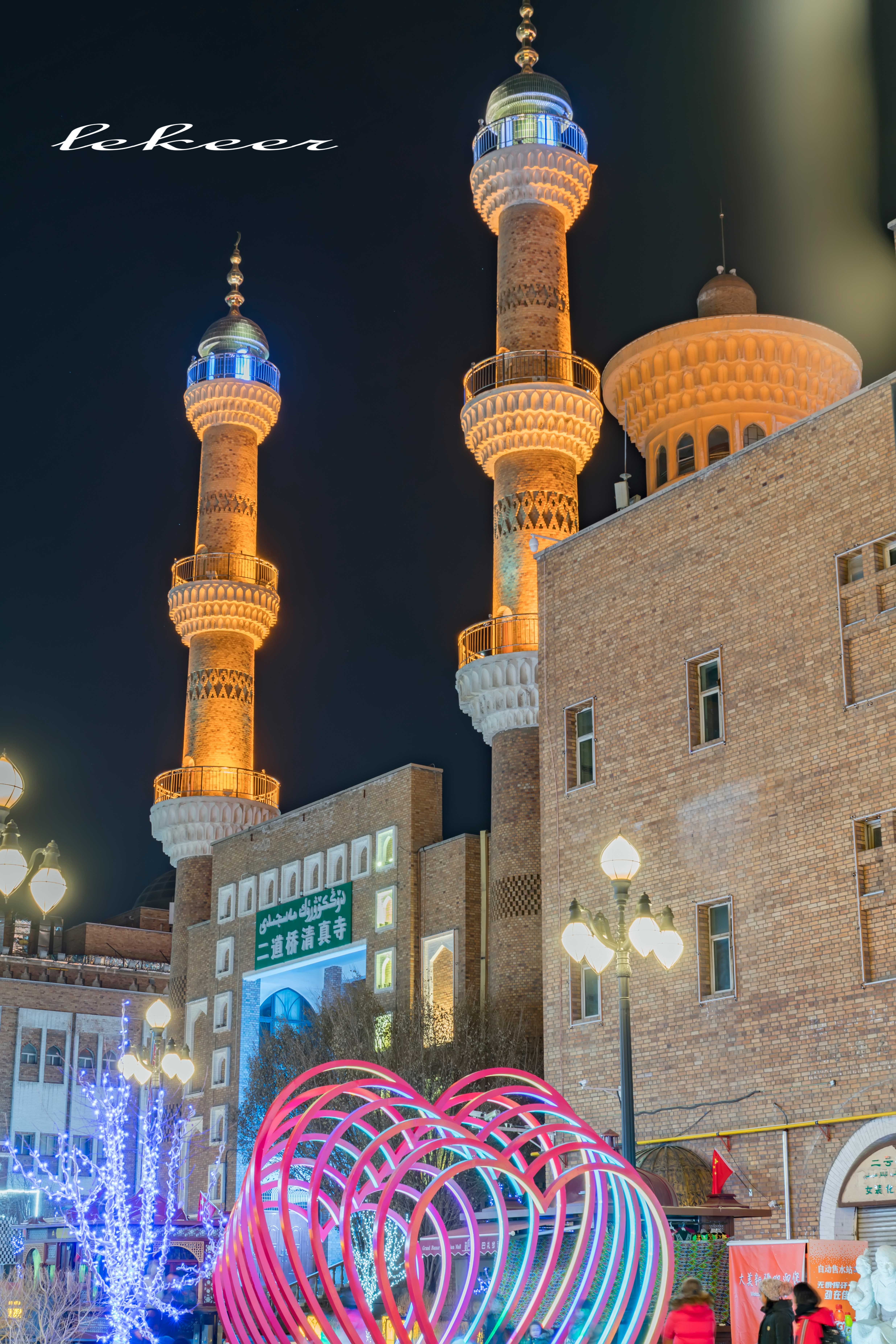 以成都人发誓冬季的乌市体感远比成都舒服而且美食美女也巨多