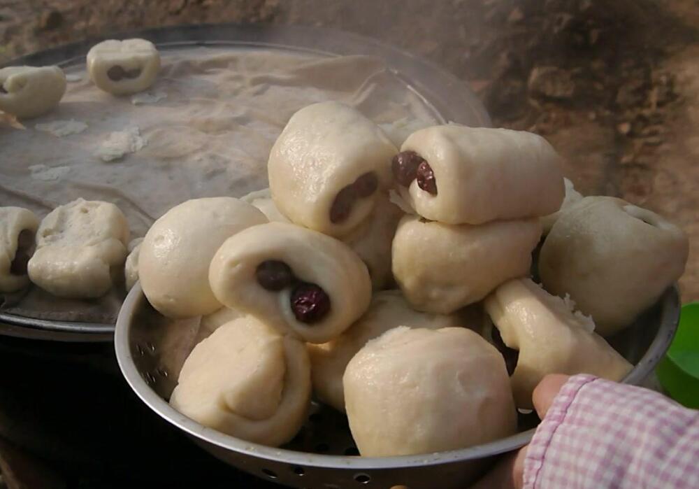 蒸过馒头的水万万不可倒掉，这诀窍十个人中九人需要，方便还省钱