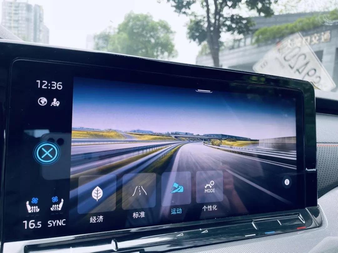 斯柯达明锐pro豪华版视频驾驶感受,斯柯达明锐pro对比朗逸应该怎么选