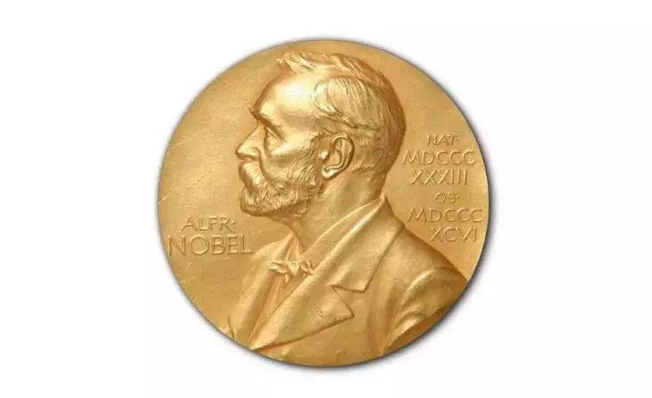 把数百万的迈巴赫换成红旗，中国富豪的汽车文化转向了吗？