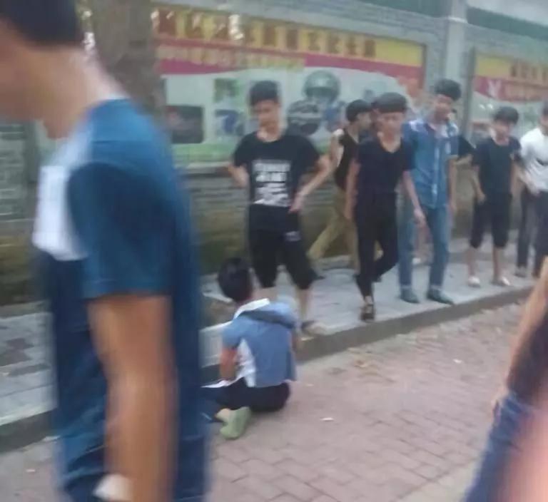 深圳校裤怎么穿出潮流感,深圳毕业后穿校服