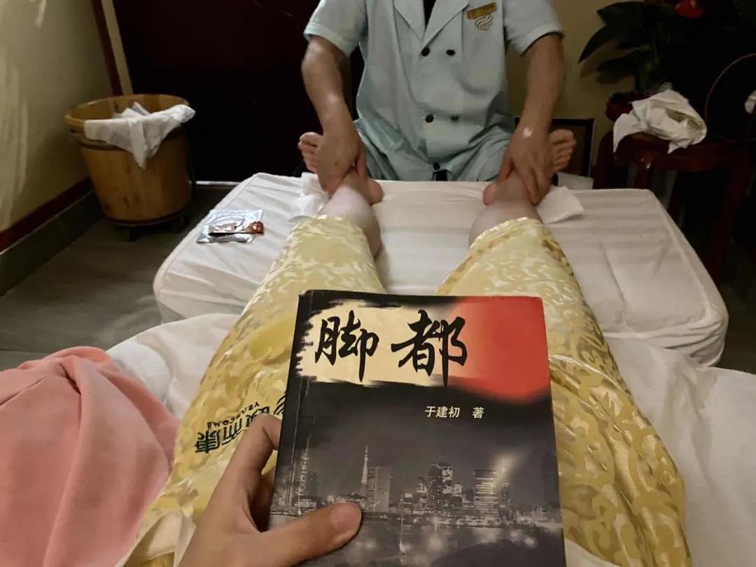 去长沙必去茶颜悦色,来长沙打卡茶颜悦色的朋友圈文案