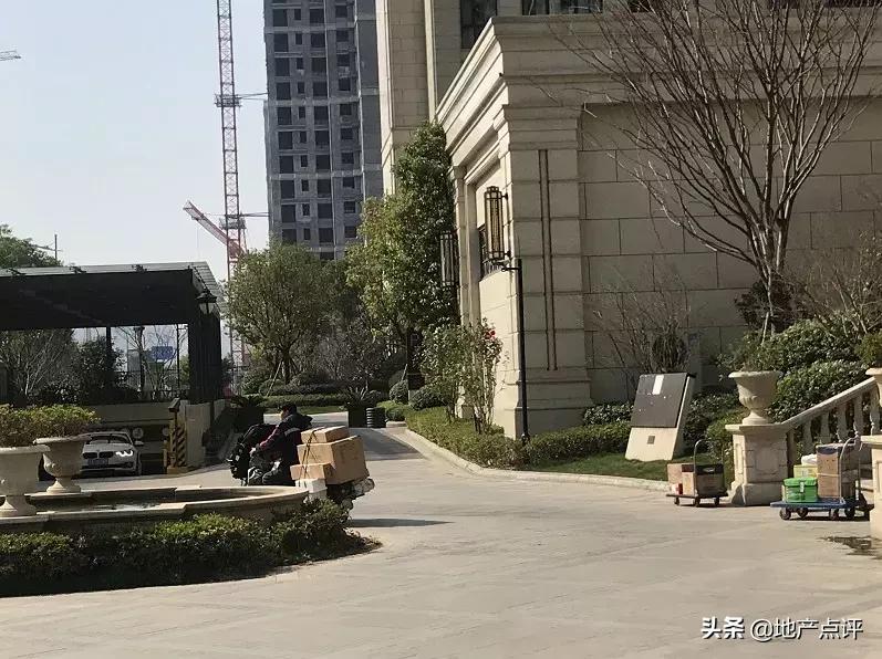 南京垃圾房失火,南京小区火灾小区物业费多少