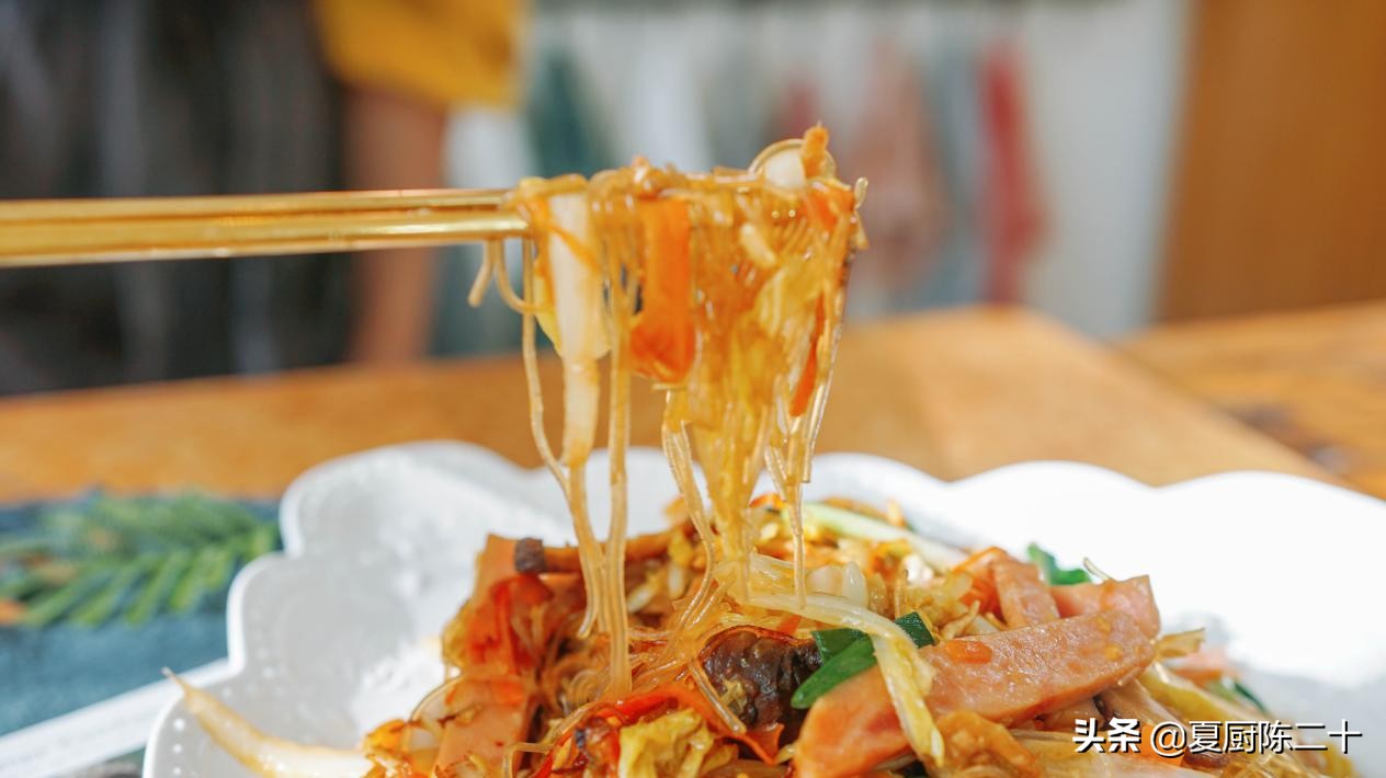 如何炒粉丝松散不粘成一团,炒粉丝很硬是怎么回事