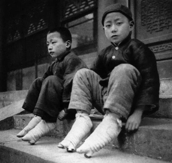 李金鸿：谈京剧武旦（踩跷与打出手）