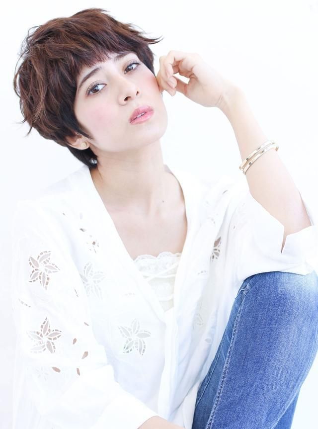 脖子短的女生适合什么发型图片,适合小圆脸短脖子的发型有哪些