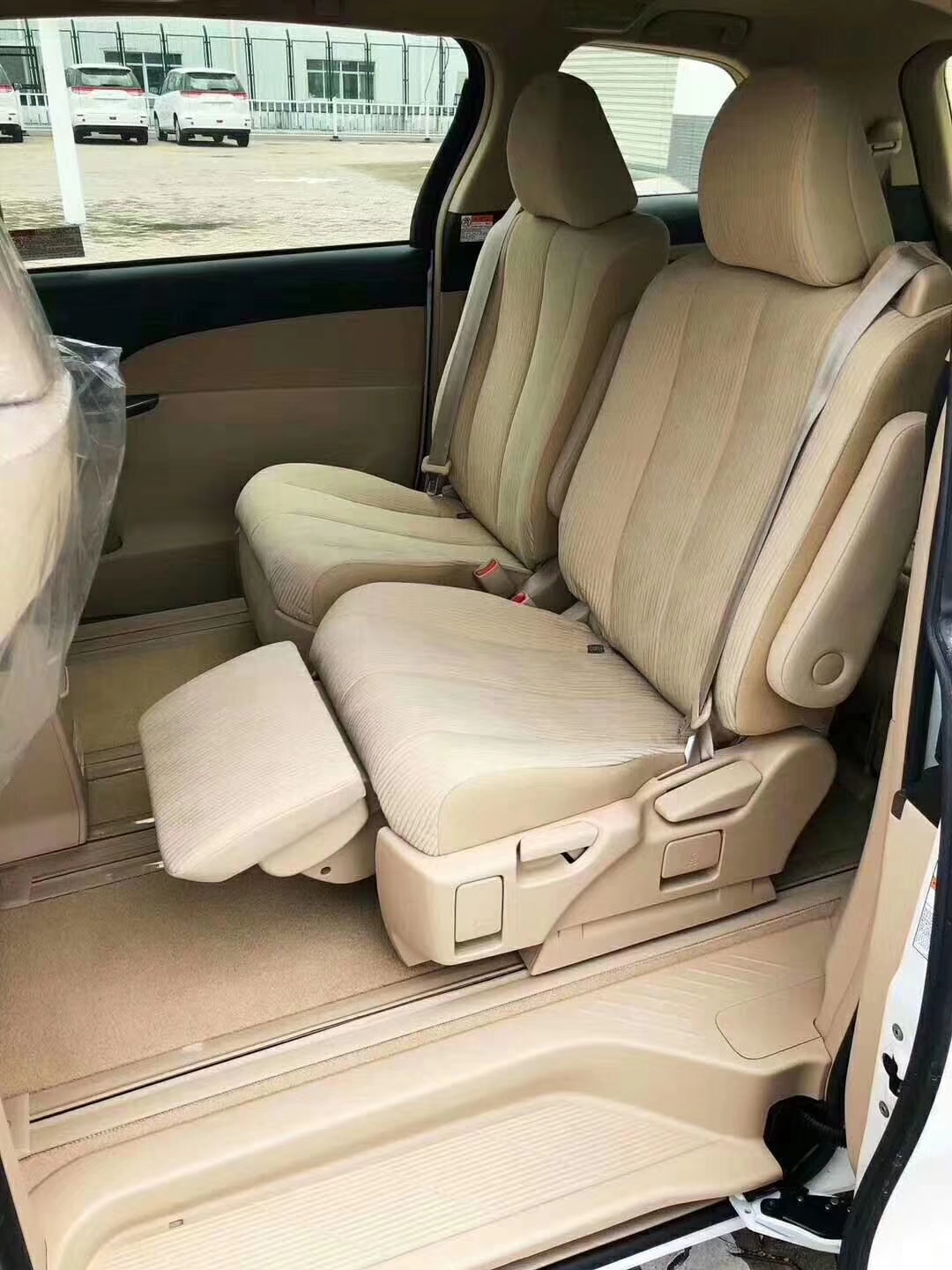 14款丰田大霸王普瑞维亚7座商务车,丰田普瑞维亚mpv七座新款价格