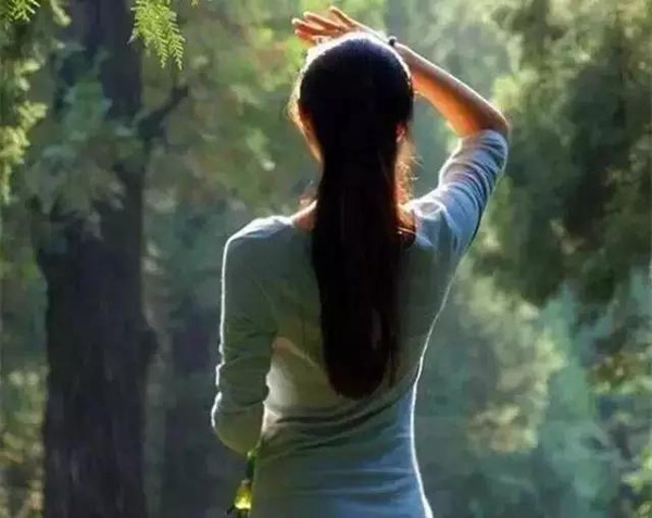 男人为什么愿意给有钱的女人花钱,男人哭穷舍不得给情人花钱