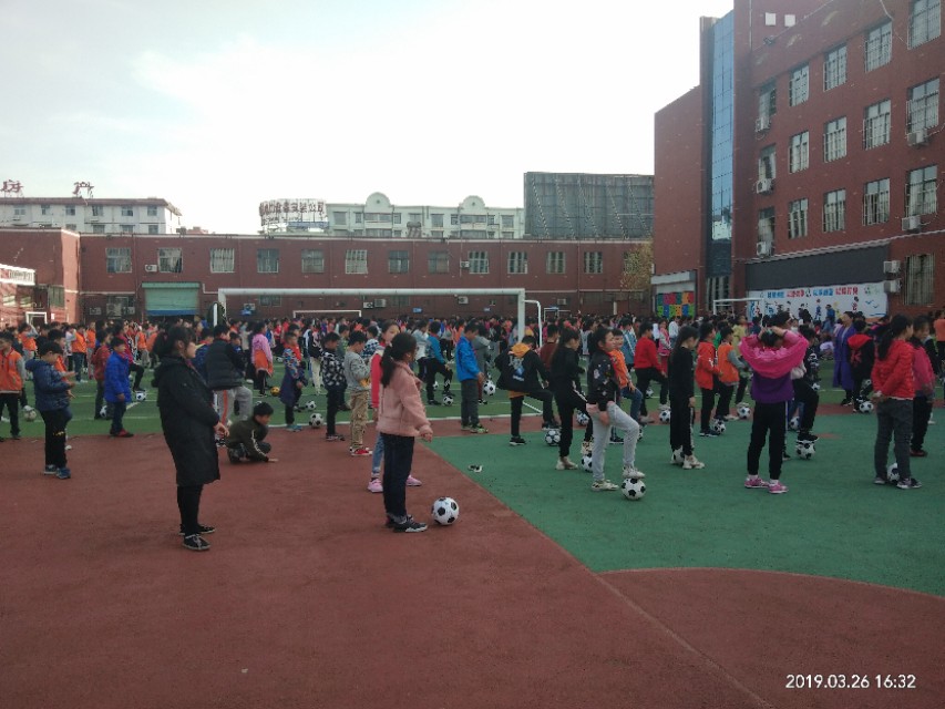 伏羲路小学课间操足球操,文化路小学大课间操