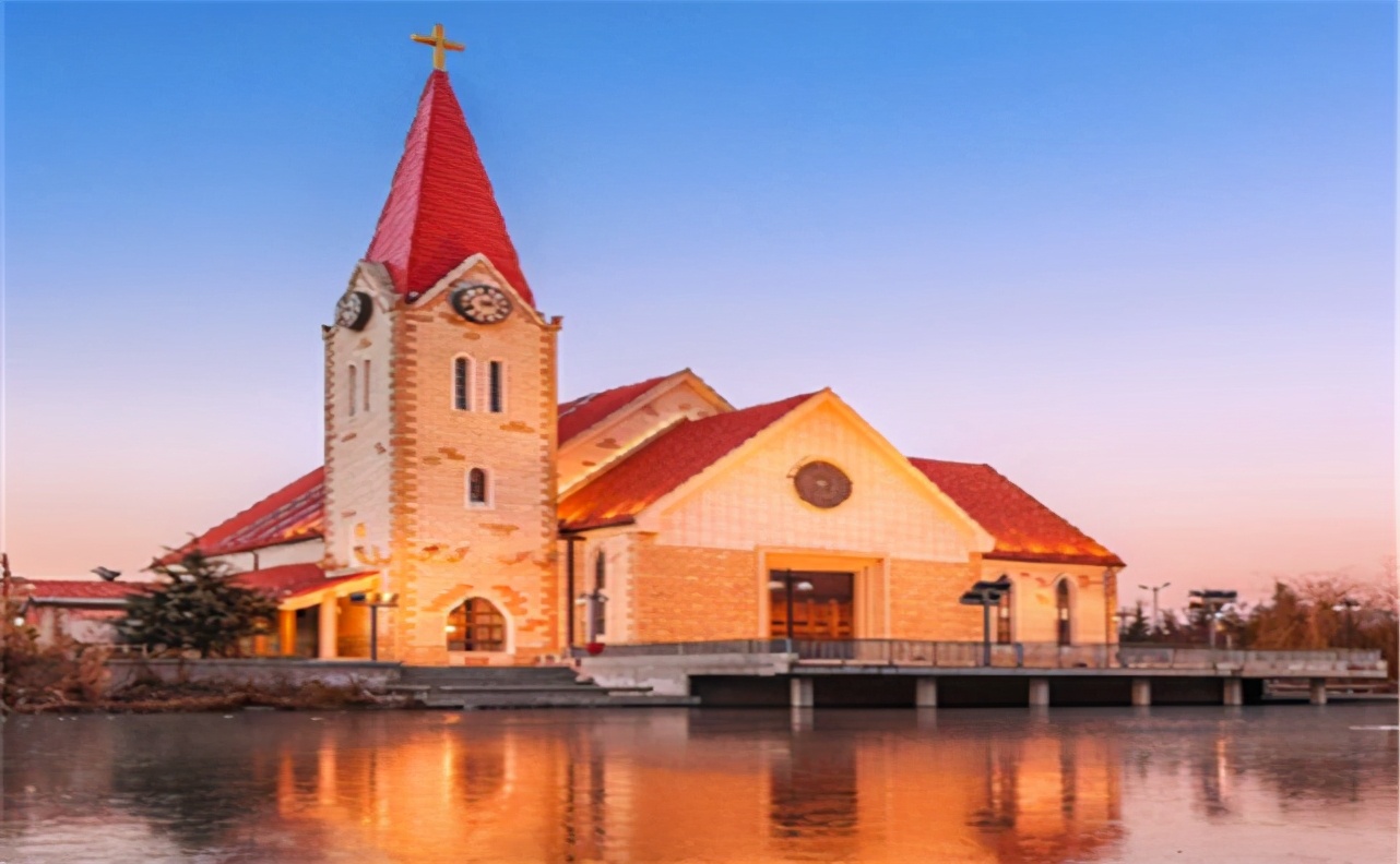 青岛旅游十大必去景点青岛栈桥,青岛站附近的旅游景点有哪些