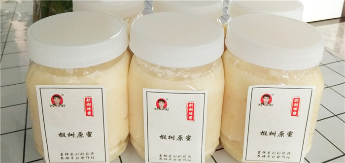 第一书记推荐：椴树蜜香白甜，养蜂人卖得很辛苦