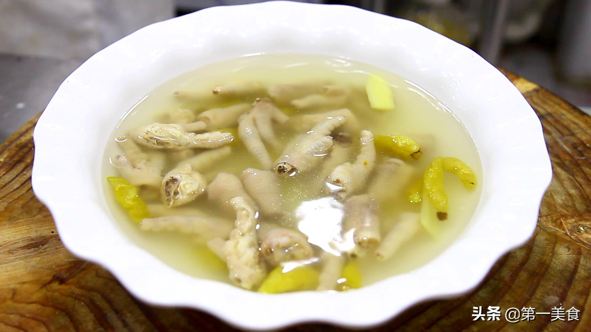 又酸又辣的泡椒鸡爪怎么做,泡椒鸡爪怎么做又白又脆