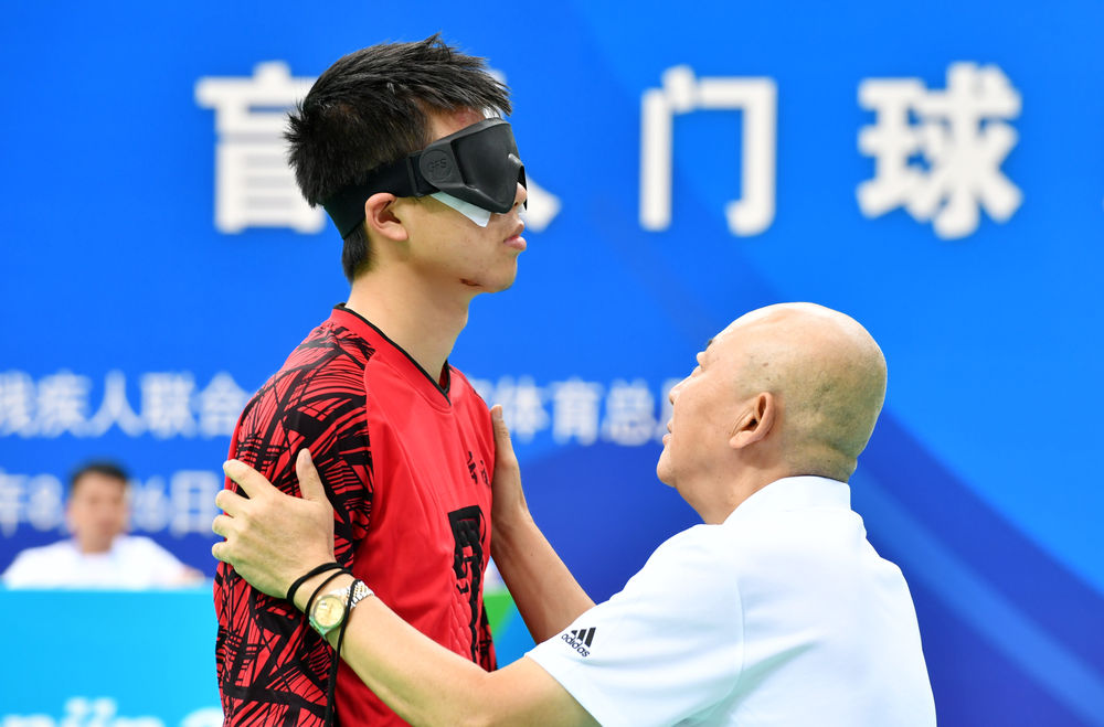 时评以青春之力助民族复兴,时评关爱老人传递社会温暖