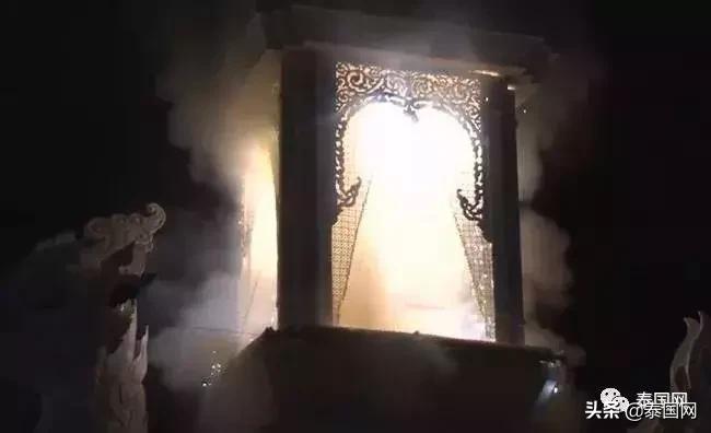 这名一生捐款60亿的高僧走了，曾救人无数，泰王也向他下跪……