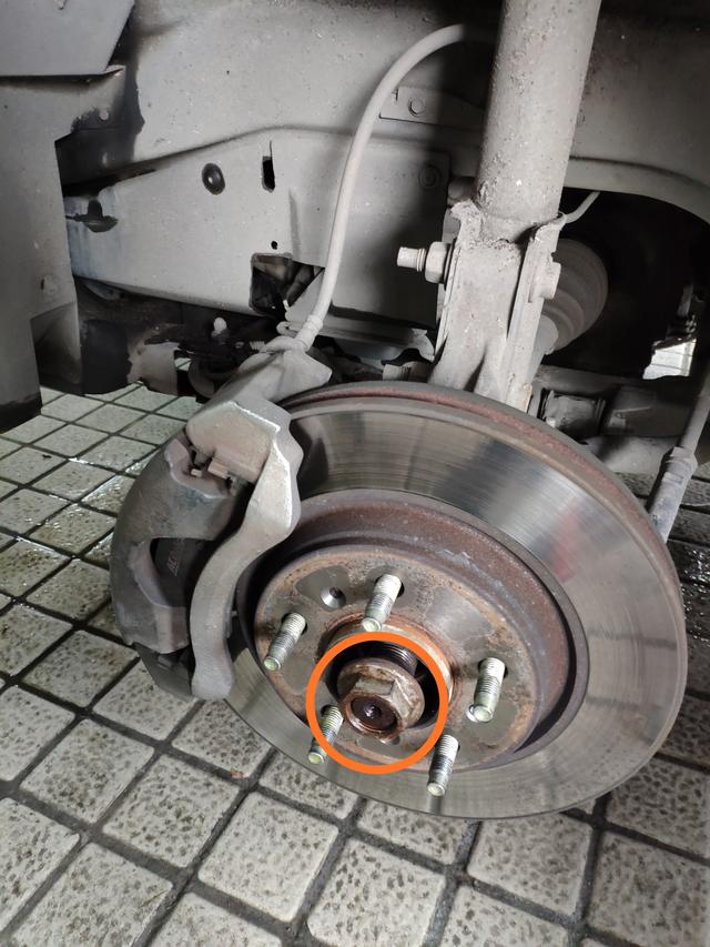 别克君越轴承坏现象,维修别克老款君越