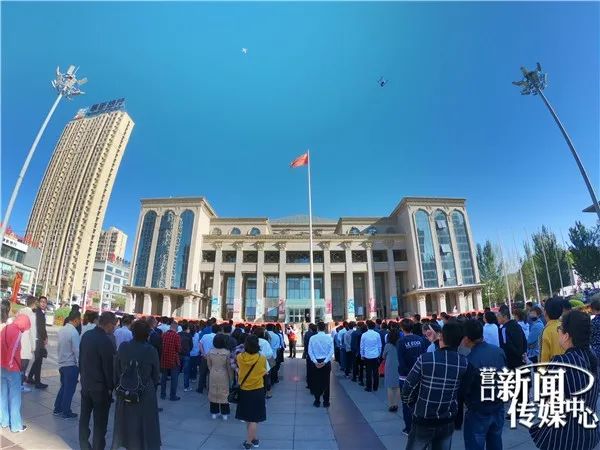 记忆中的家乡早已变了模样,家乡已不再是记忆中的模样