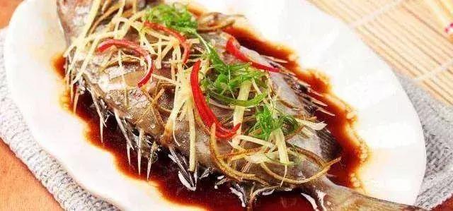 19岁女孩连续吃鱼,女孩因吃鱼身体发生变异