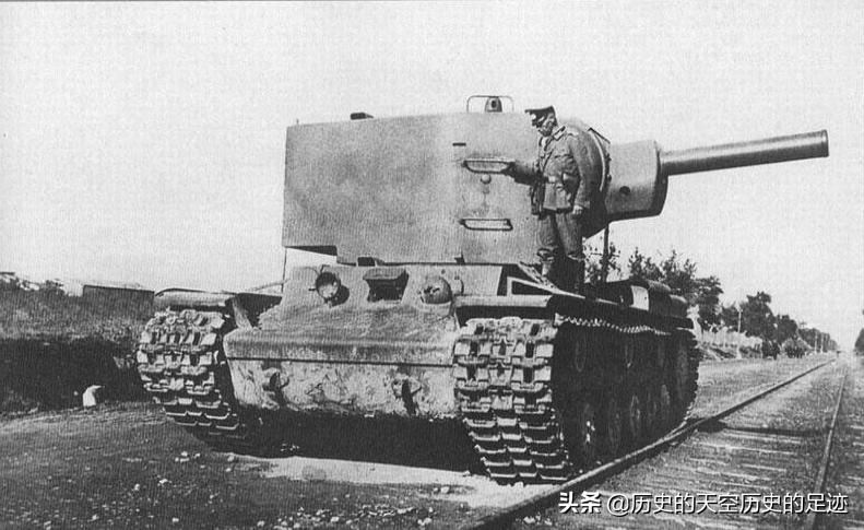 二战苏联kv85重型坦克和德军虎式坦克，性能上为什么有天壤之别