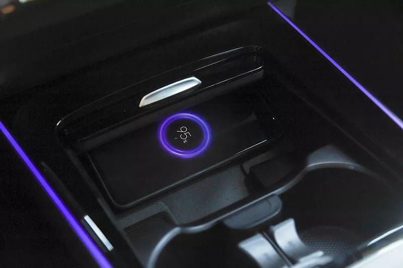 梅赛德斯奔驰glb2020款油电混合,奔驰梅赛德斯glb是什么级别的