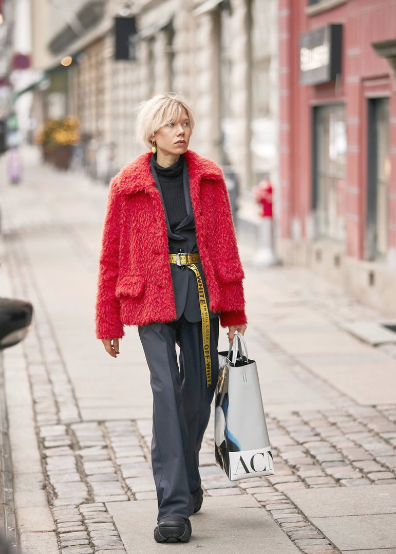 秋冬穿红色呢大衣好看吗,冬天怎么穿红色大衣比较高级