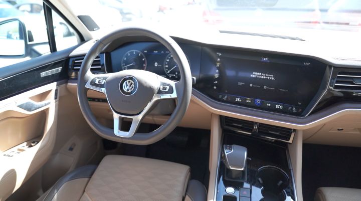 性价比超高的大众途锐低调提车记,低调的豪华suv18款大众途锐