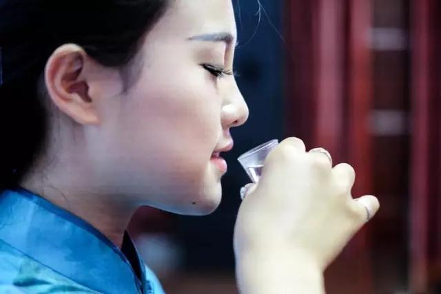 贵州省茅台镇大曲多少钱一瓶,贵州省茅台镇大曲酱香酒