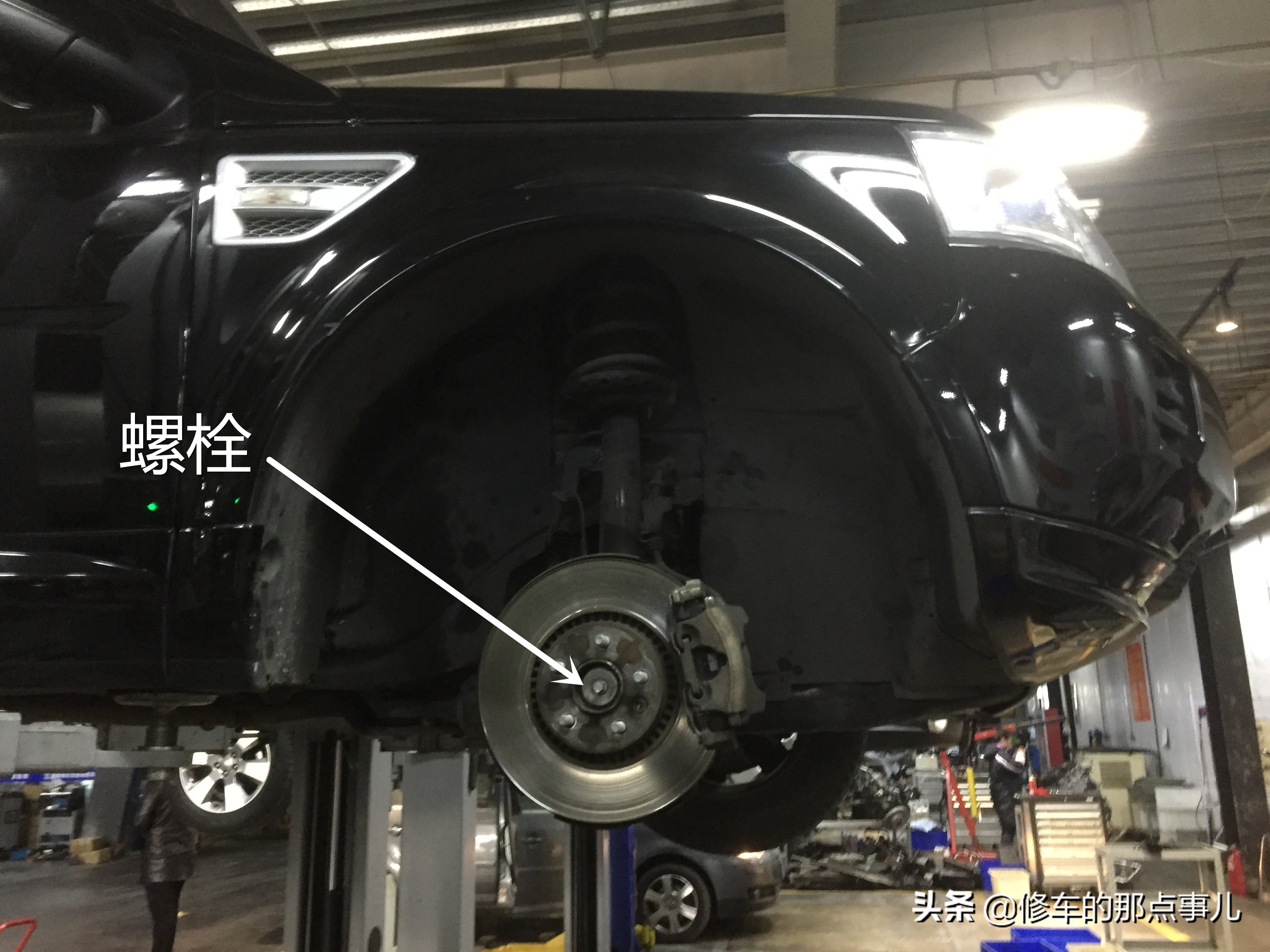 路虎半轴内球笼防尘套拆卸视频,路虎半轴漏油有必要更换吗