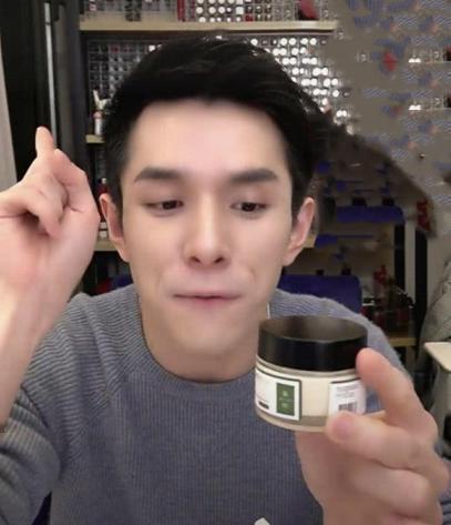 换季混油皮脸干到爆皮怎么办,干性皮肤脸出油护理