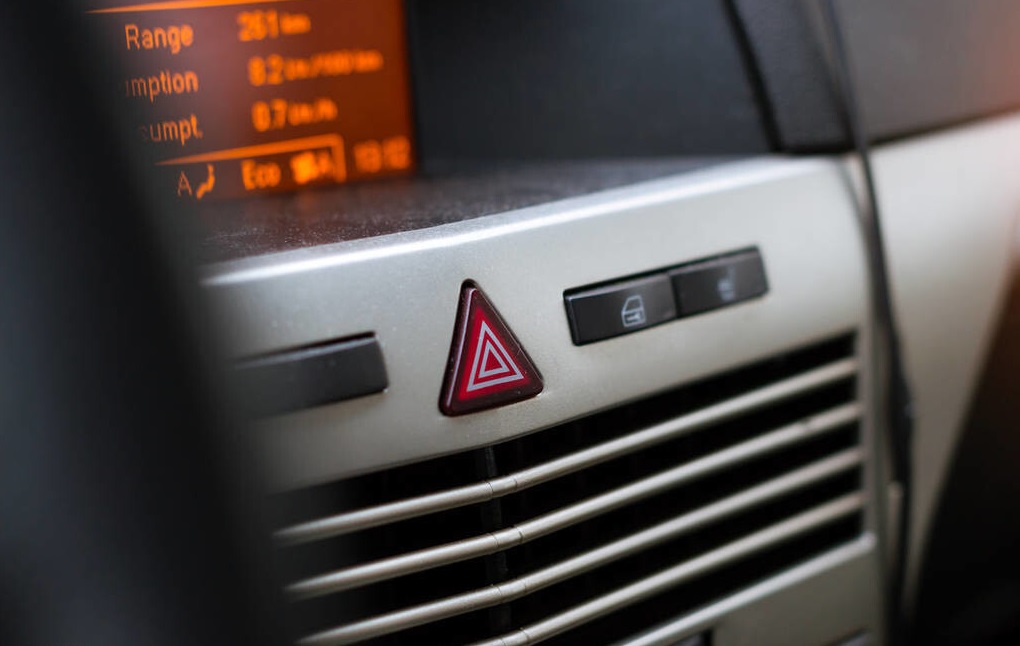 「蓝海众汇」雨刮器结冰怎么办?冬季使用雨刮器的三个注意事项