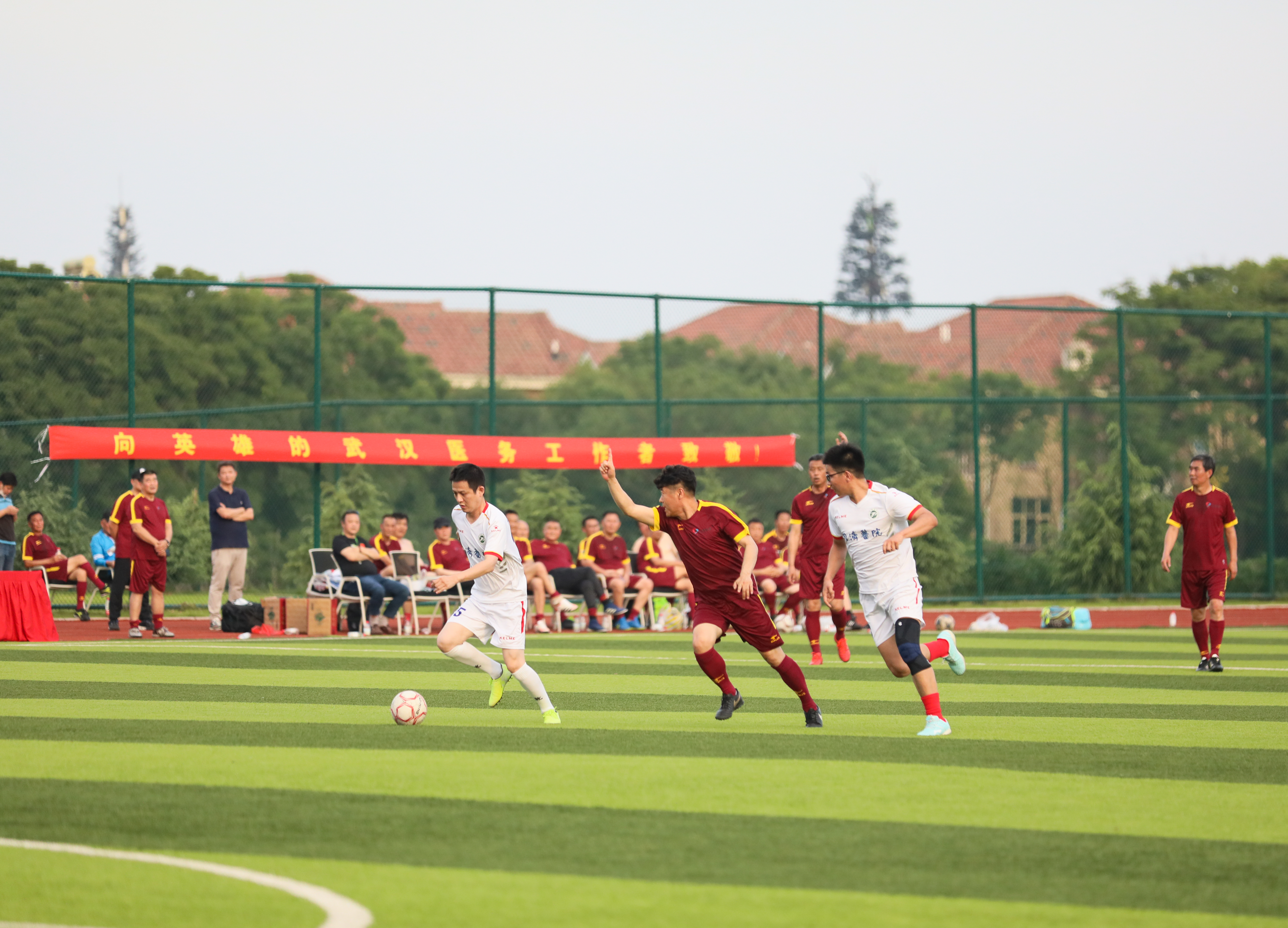 致敬武汉本土抗疫情白衣天使,湖北欢送抗击新冠疫情的医护人员