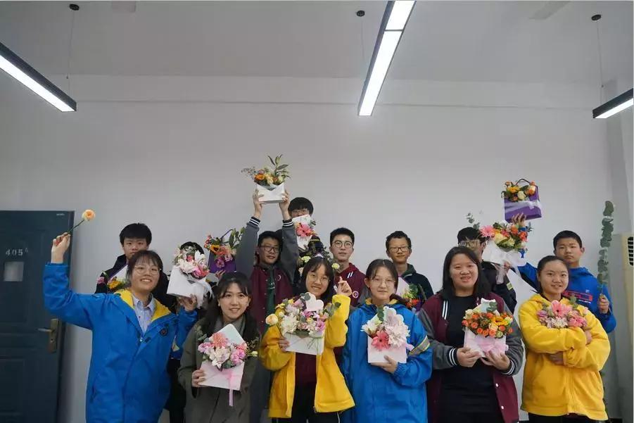 愿你被世界温柔以待——重庆八中国际部感恩节主题教育活动