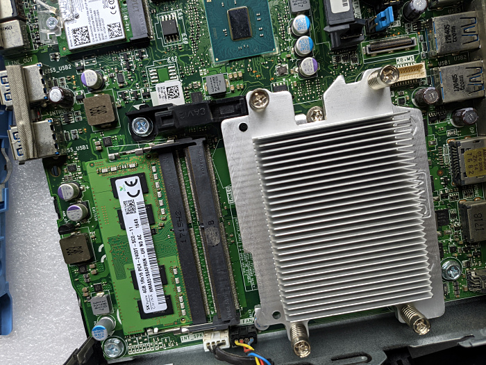 还没有曾经一个光驱大的电脑,东西虽小五脏俱全啊。