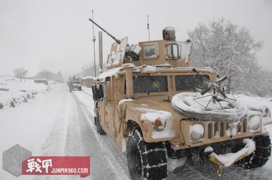 空军宪兵第四部分：安全部队制服配饰中的特色元素