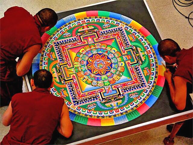 曼陀罗-植物界的美杜莎，她可以随意观赏，但请勿展现吃货本性